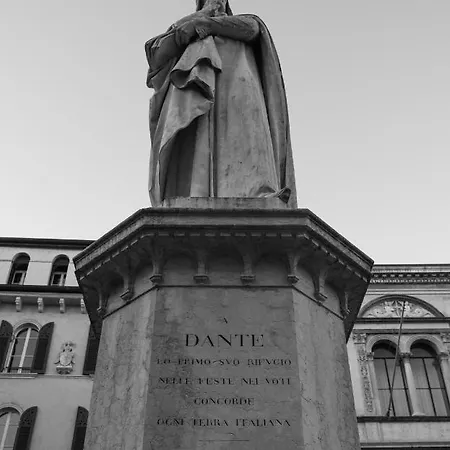 Domus Nova Palace - Italian Homing Гостьовий будинок