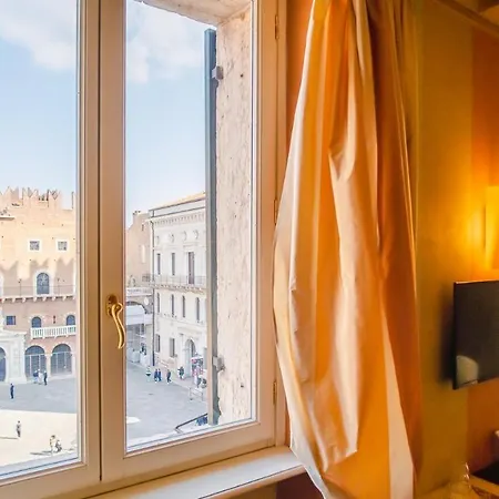 Domus Nova Palace - Italian Homing Гостьовий будинок Верона