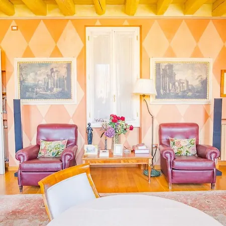 Domus Nova Palace - Italian Homing 2* Верона