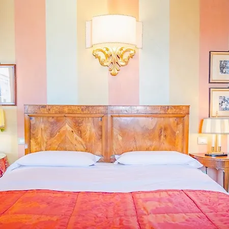 Domus Nova Palace - Italian Homing Гостьовий будинок 2*