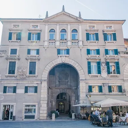 Гостьовий будинок Domus Nova Palace - Italian Homing