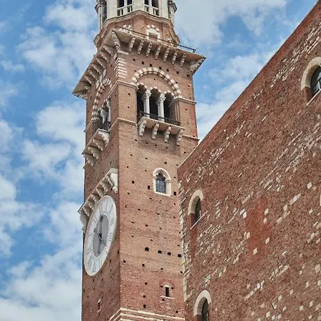 Domus Nova Palace - Italian Homing Гостьовий будинок 2*
