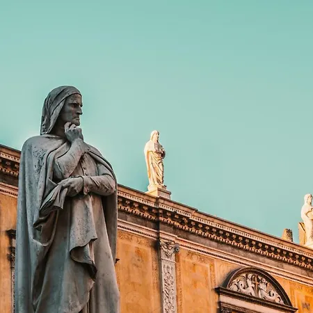Гостьовий будинок Domus Nova Palace - Italian Homing Верона