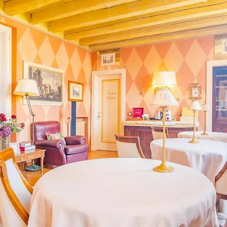 Domus Nova Palace - Italian Homing Гостьовий будинок 2*