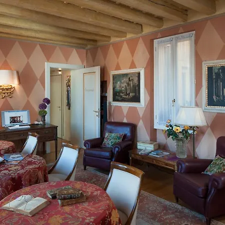 Domus Nova Palace - Italian Homing Гостьовий будинок Верона