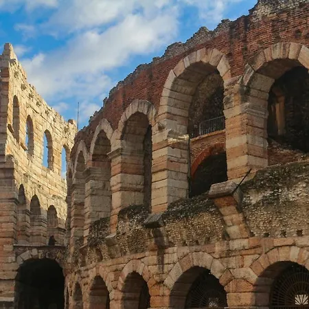 Domus Nova Palace - Italian Homing Гостьовий будинок 2*