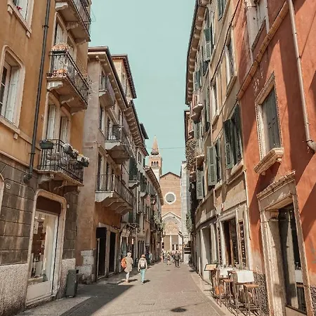Domus Nova Palace - Italian Homing Гостьовий будинок Верона